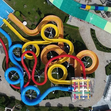 Aqua Nevis & Aqua Park ホテル サニービーチ