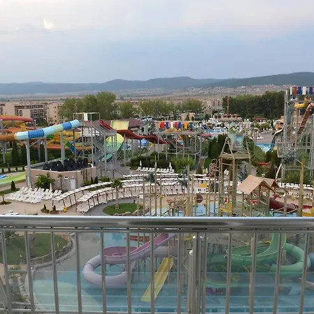 ホテル Aqua Nevis & Aqua Park