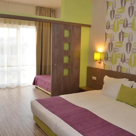 Aqua Nevis & Aqua Park サニービーチ