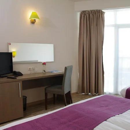 Aqua Nevis & Aqua Park סאני ביץ'