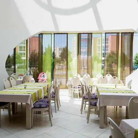 Aqua Nevis & Aqua Park מלון סאני ביץ'