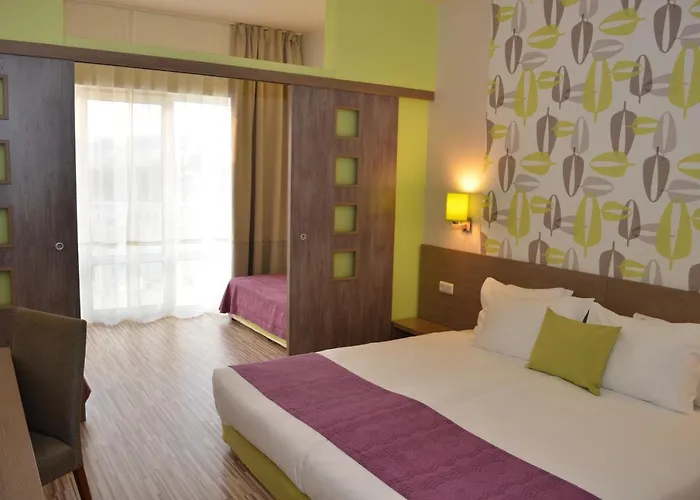 Aqua Nevis & Aqua Park ساني بيتش