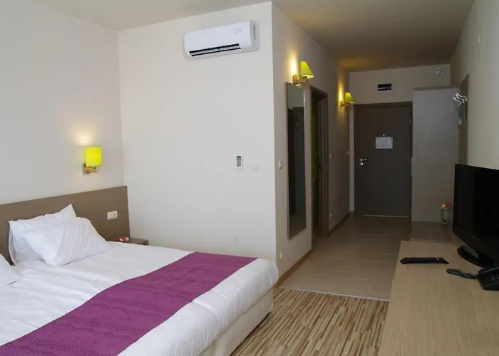 Aqua Nevis & Aqua Park 3*