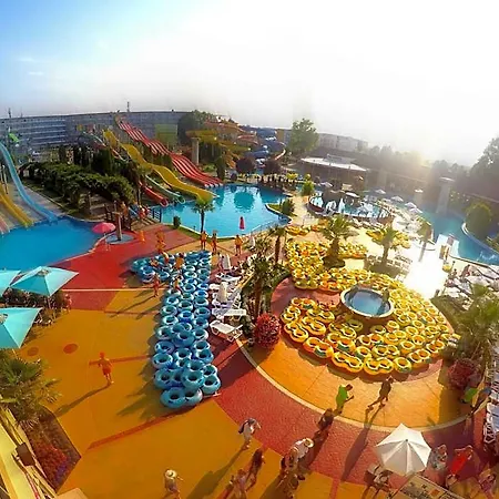 Aqua Nevis & Aqua Park Hotell 3*