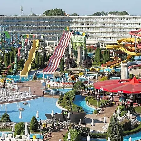 Hotell Aqua Nevis & Aqua Park Slăntjev Brjag