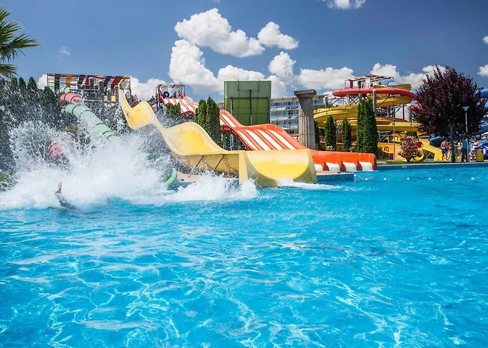 Hotell Aqua Nevis & Aqua Park Slăntjev Brjag