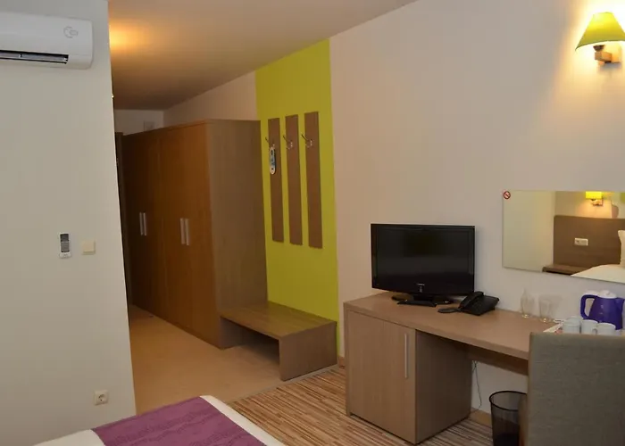 Aqua Nevis & Aqua Park 3* Солнечный берег