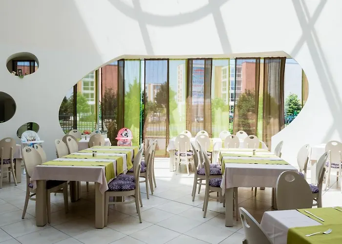 Aqua Nevis & Aqua Park Hotell Slăntjev Brjag