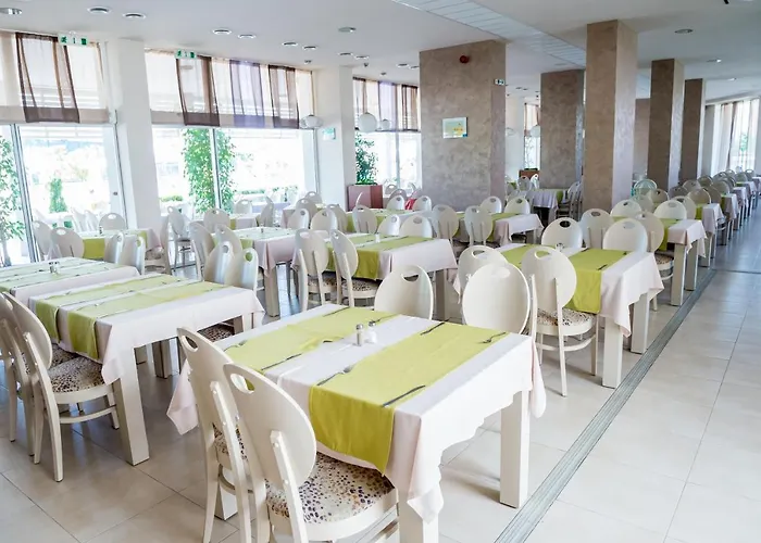 Hotell Aqua Nevis & Aqua Park Slăntjev Brjag