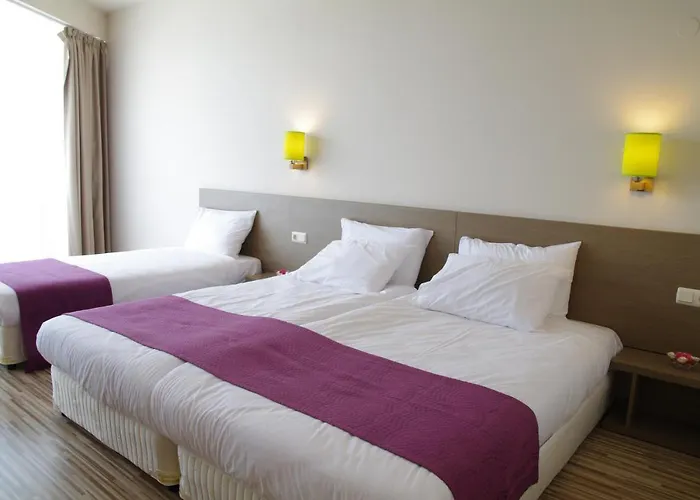 Hotell Aqua Nevis & Aqua Park Slăntjev Brjag