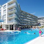 Hotell Aqua Nevis & Aqua Park Slăntjev Brjag