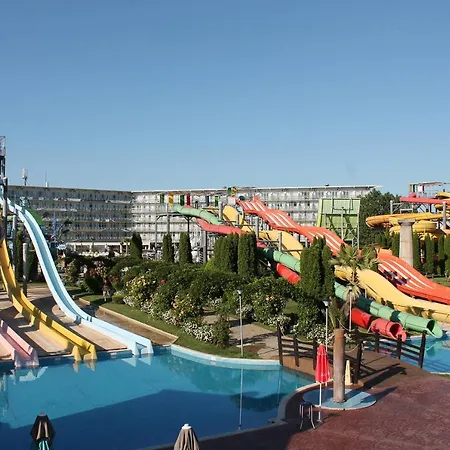 Aqua Nevis & Aqua Park ホテル 3*